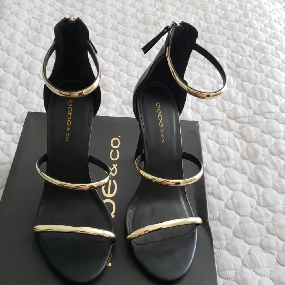 Bebe &co Black and gold strapped high heel